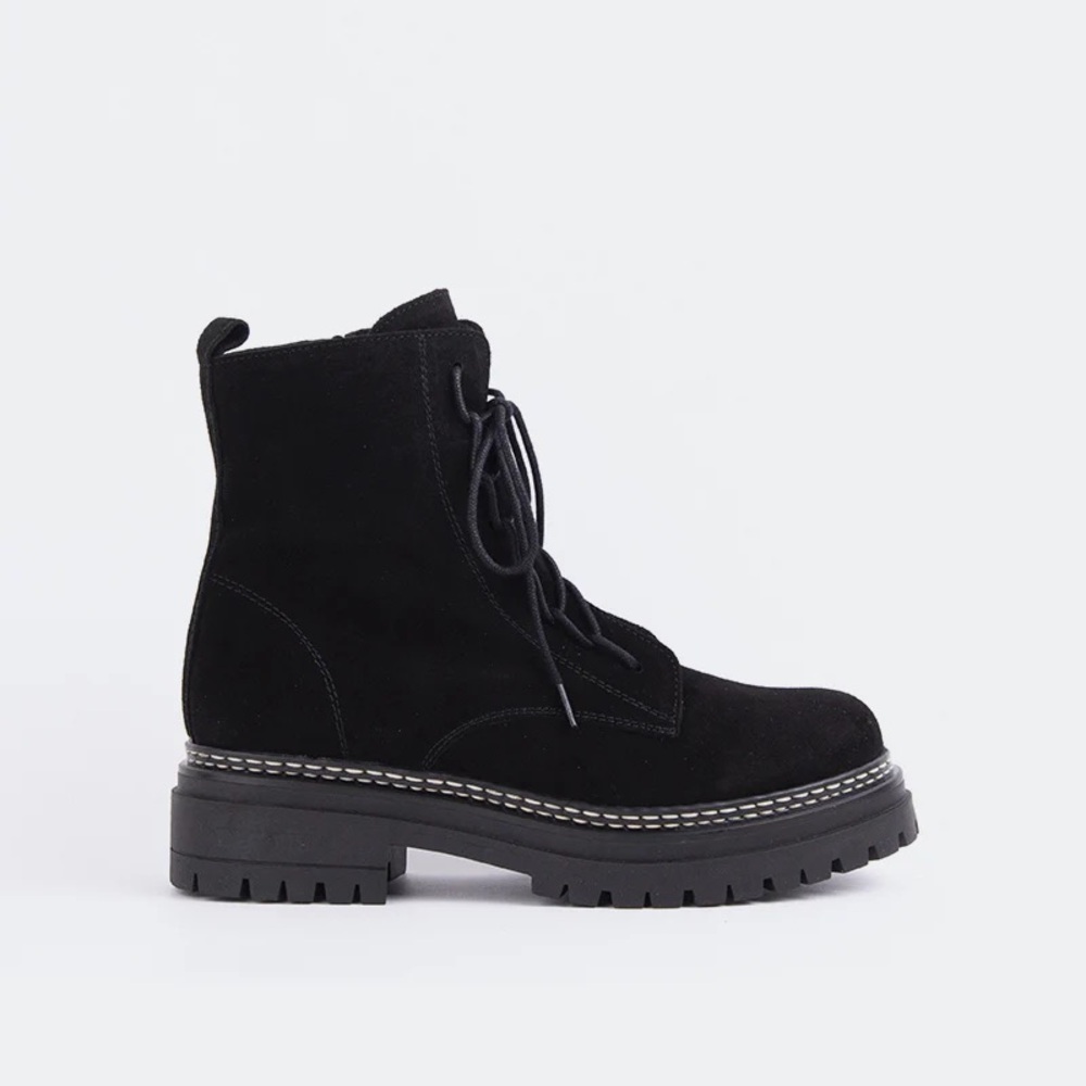L’intervalle Woodbridge Black Suede size 40